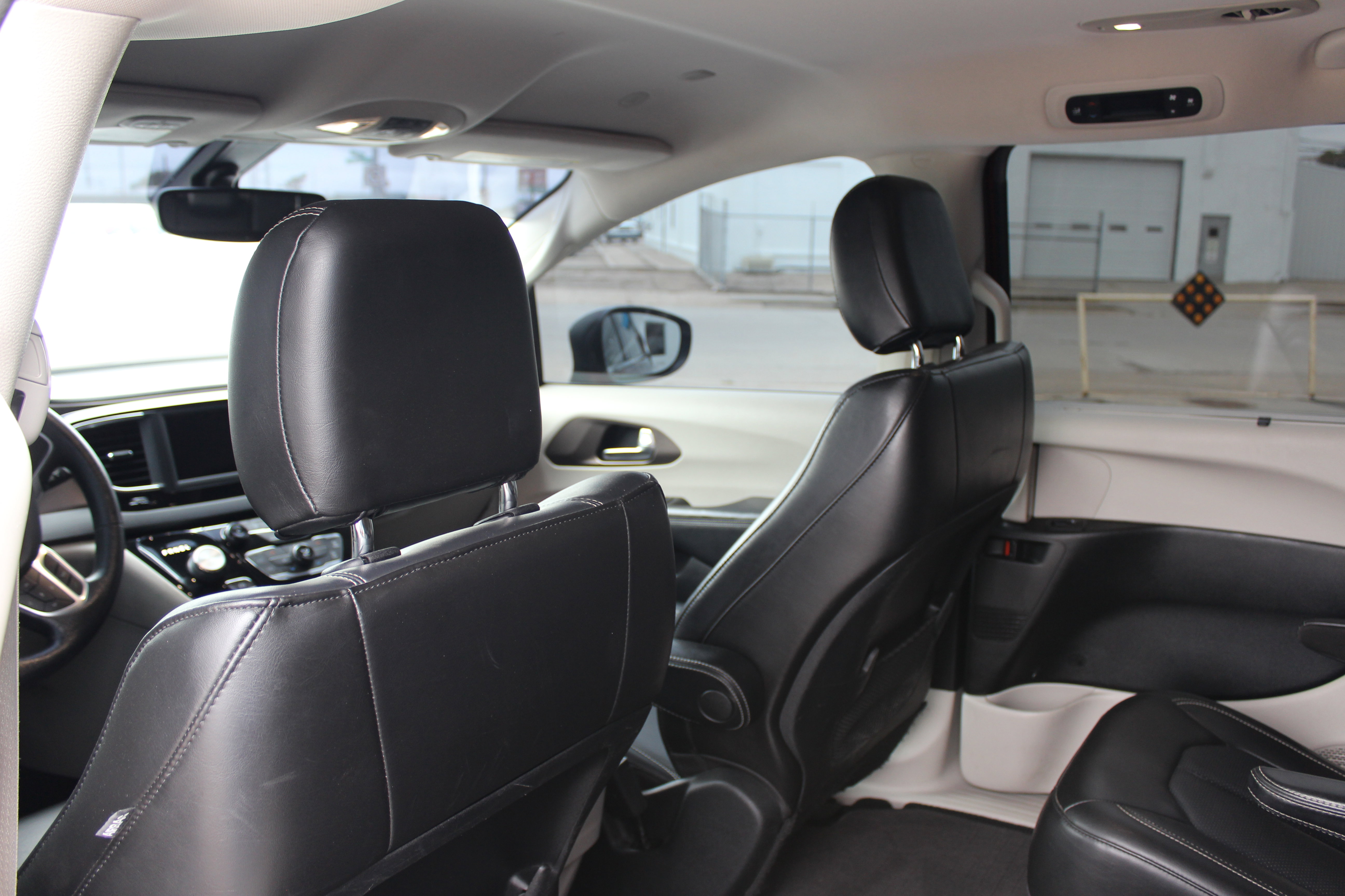 Used 2020 Chrysler Voyager Lxi image 15