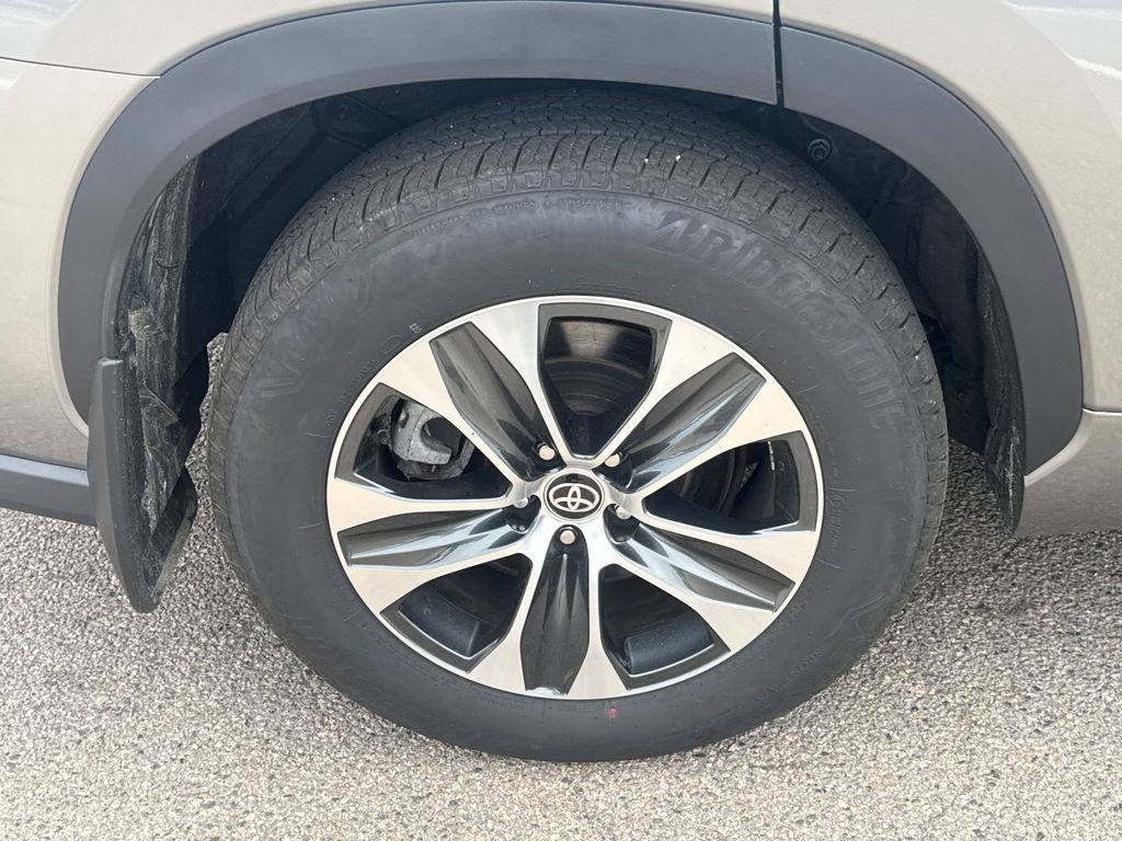 Used 2026 Toyota Highlander XLE AWD/4WD image 42