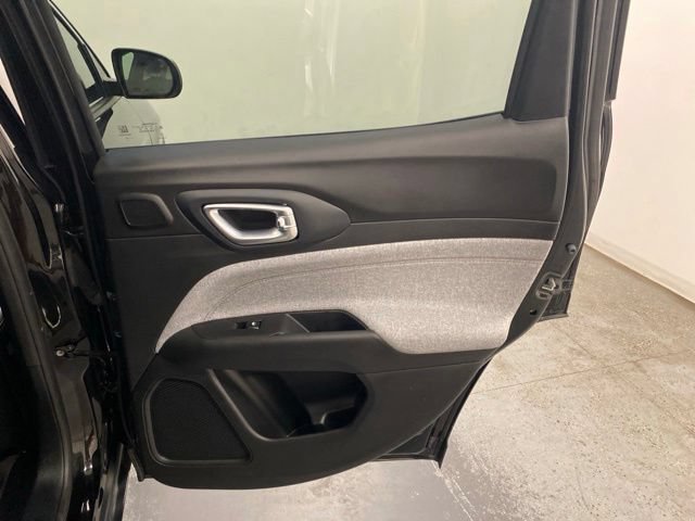 Used 2023 Jeep Compass Latitude w/ Sun and Sound Group AWD/4WD image 27