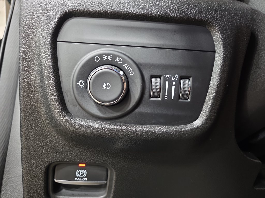 Used 2023 Jeep Grand Cherokee L Limited AWD/4WD image 28