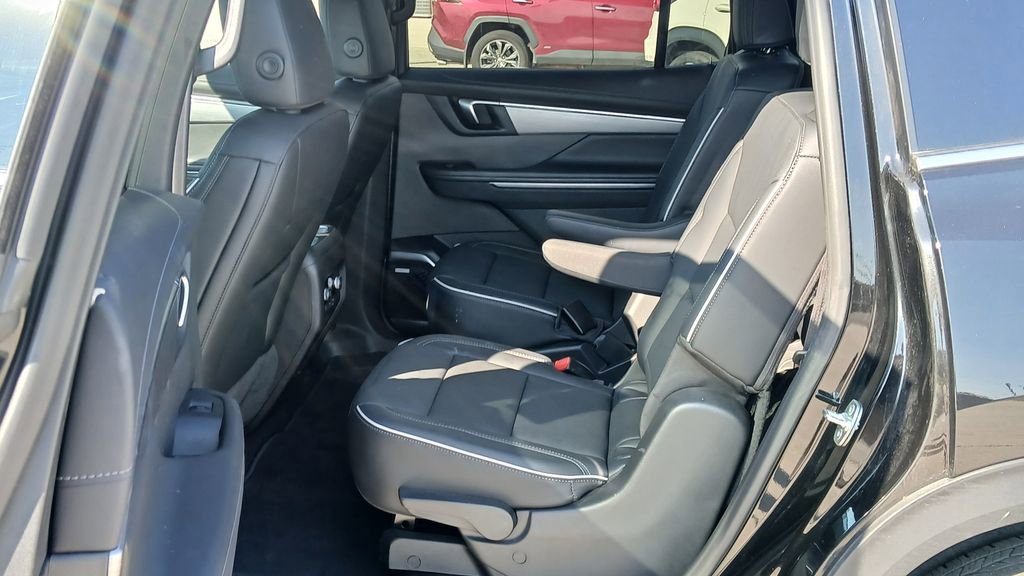 Used 2025 Buick Enclave Preferred image 9