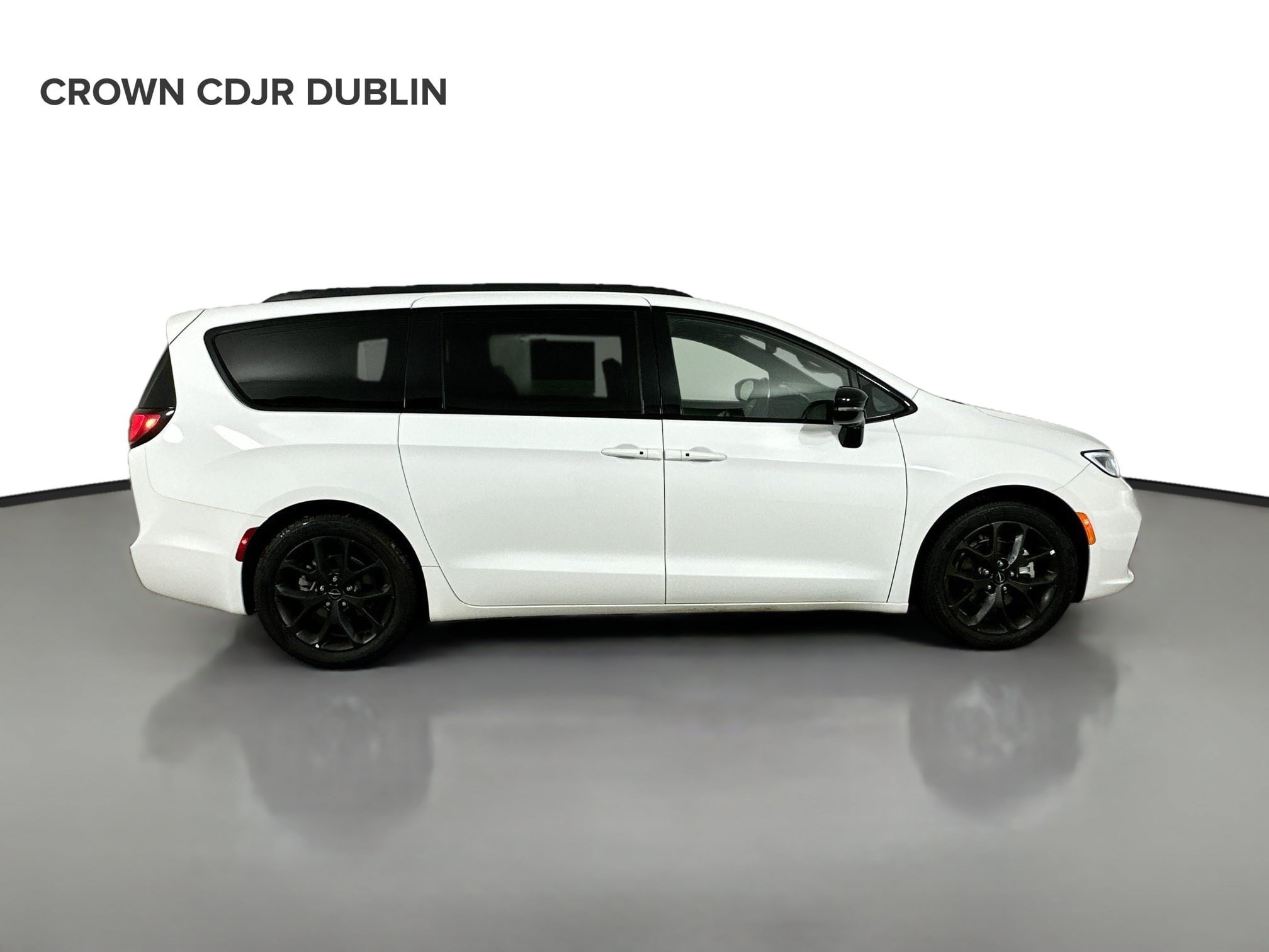 Used 2025 Chrysler Pacifica Limited FWD image 4