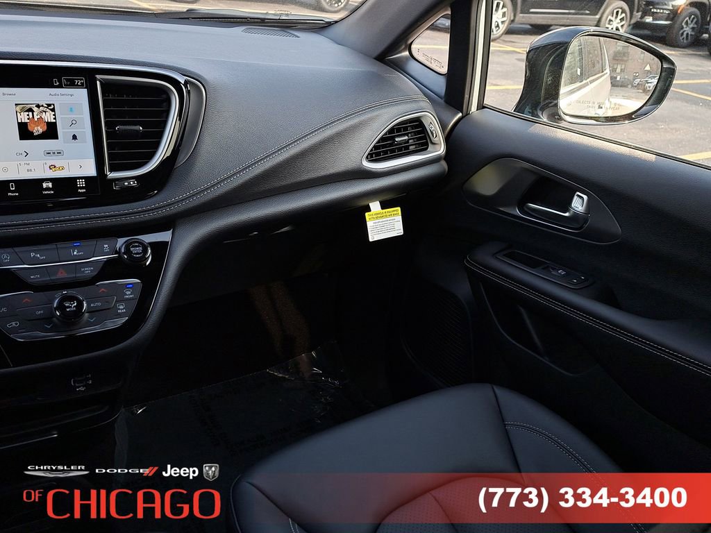 New 2026 Chrysler Pacifica Select image 16