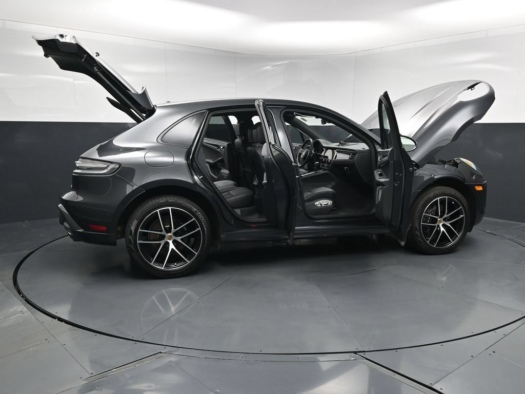 Certified 2025 Porsche Macan AWD/4WD image 35