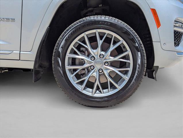 Used 2023 Jeep Grand Cherokee Summit w/ Advanced Protech Group IV AWD/4WD image 25