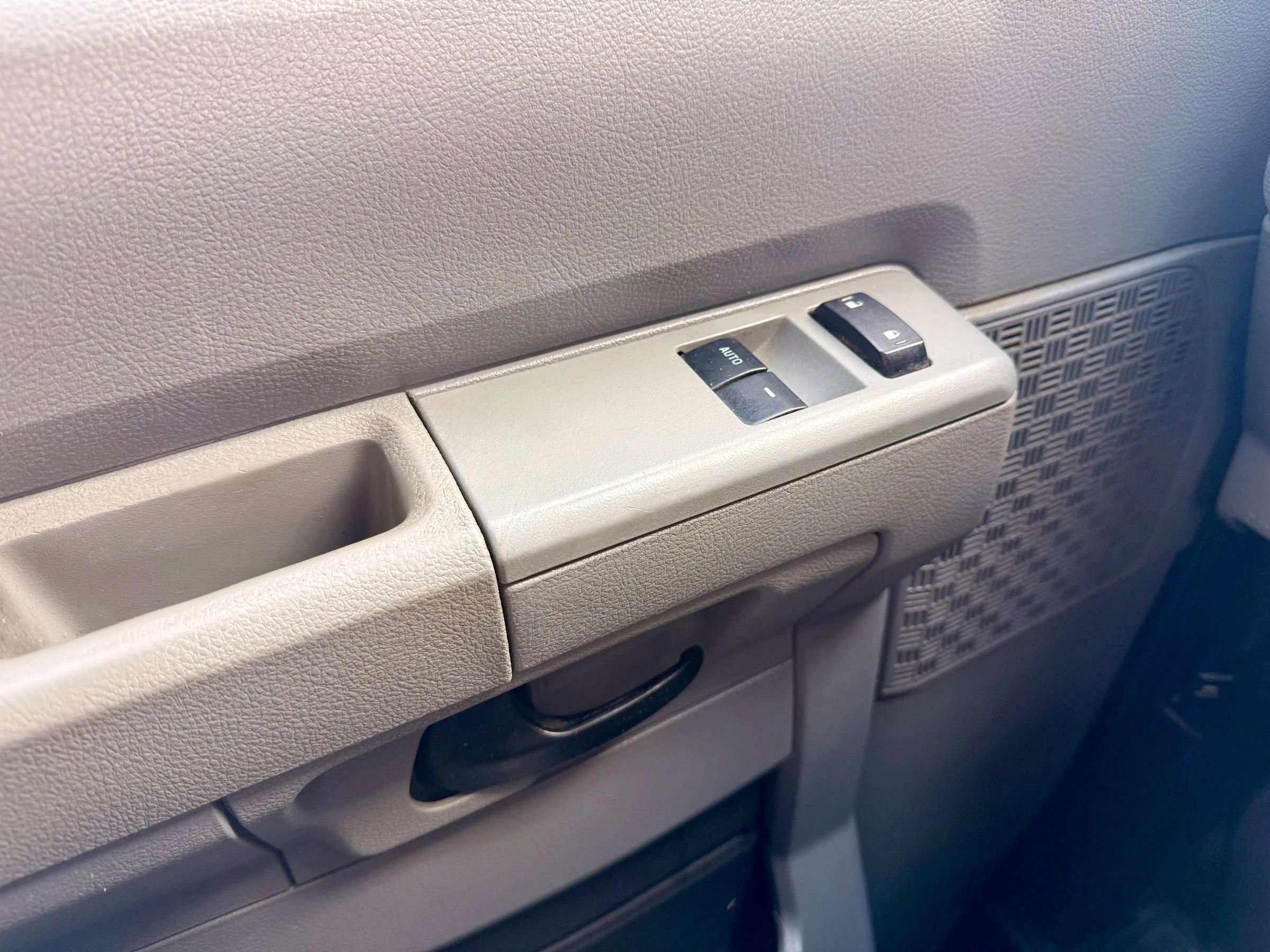 Used 2012 Ford E-150 and Econoline 150 w/ Commercial Cargo Van Pkg image 15