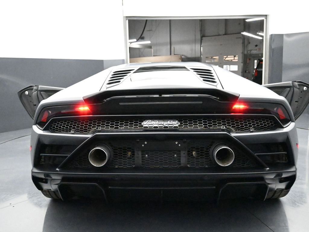 Used 2023 Lamborghini Huracan EVO image 39