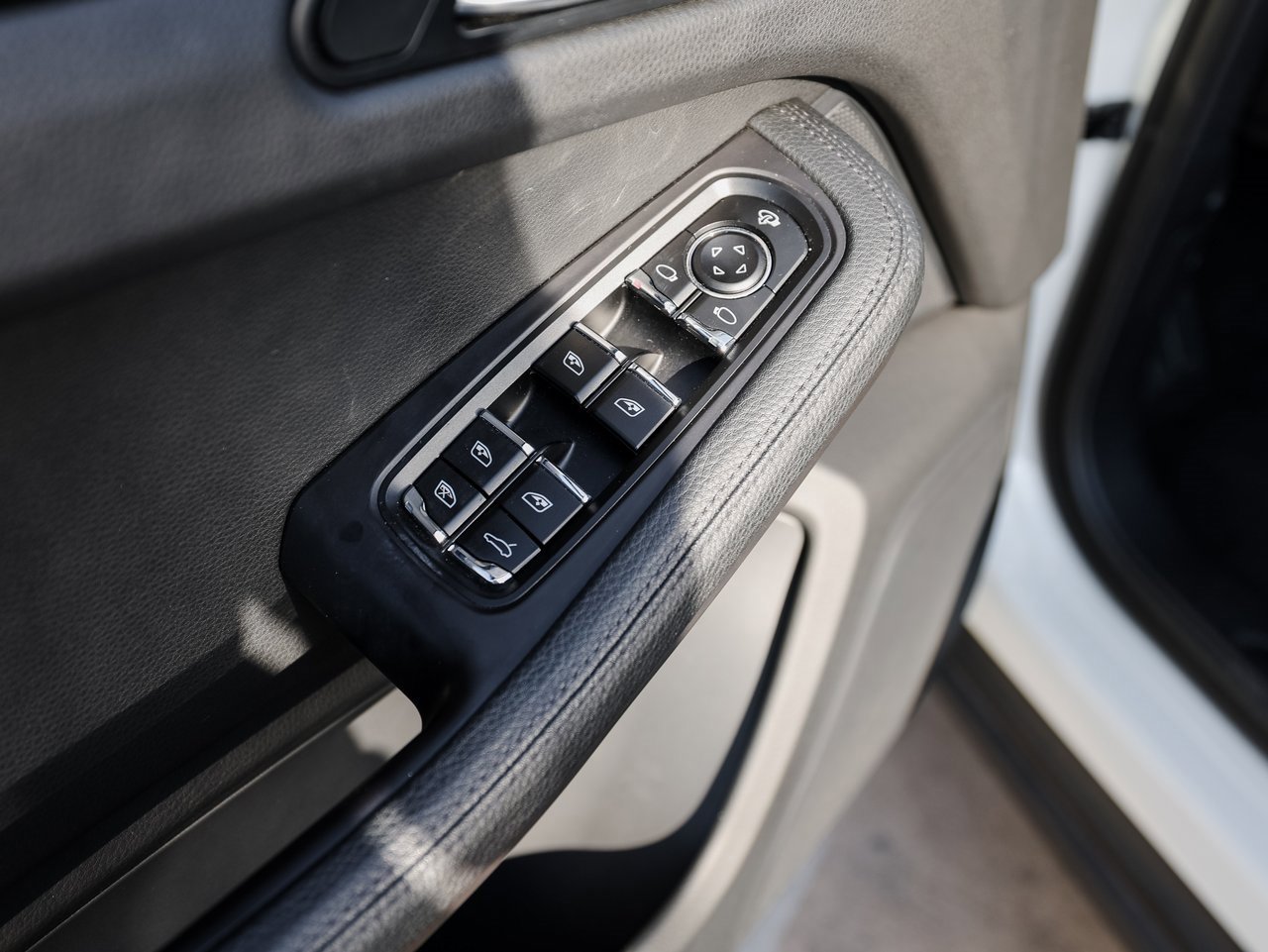 Certified 2023 Porsche Macan image 22