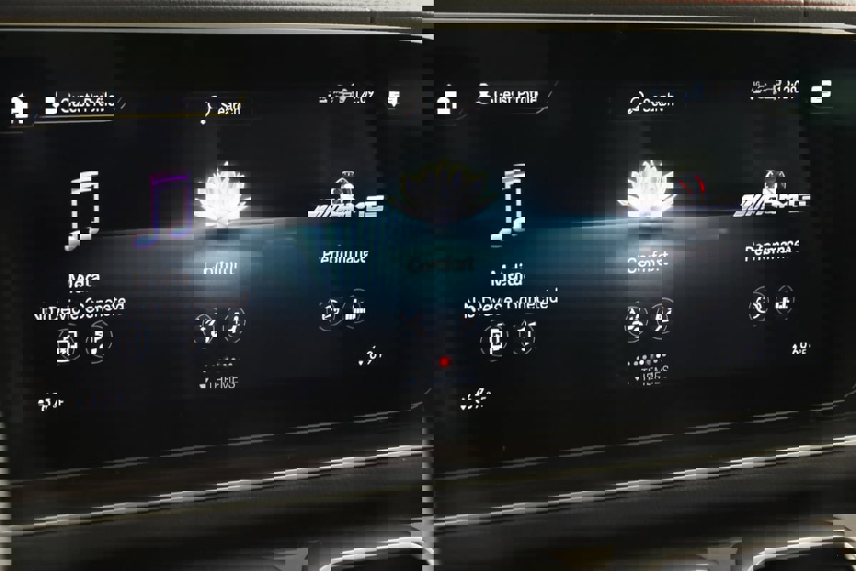 Used 2022 Mercedes-Benz GLE 53 AMG 4MATIC w/ 3rd Row Seat Package image 37