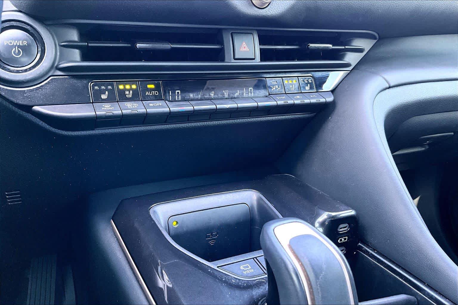 Used 2024 Toyota Crown Platinum AWD/4WD image 32