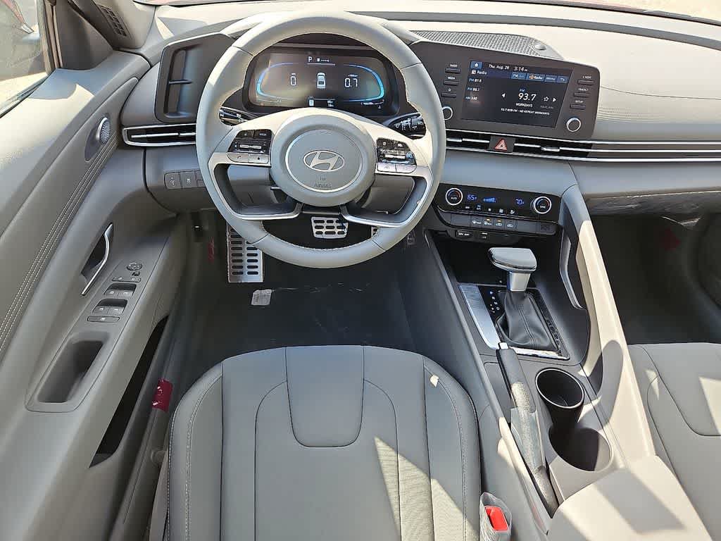 Certified 2025 Hyundai Elantra Sport FWD image 9