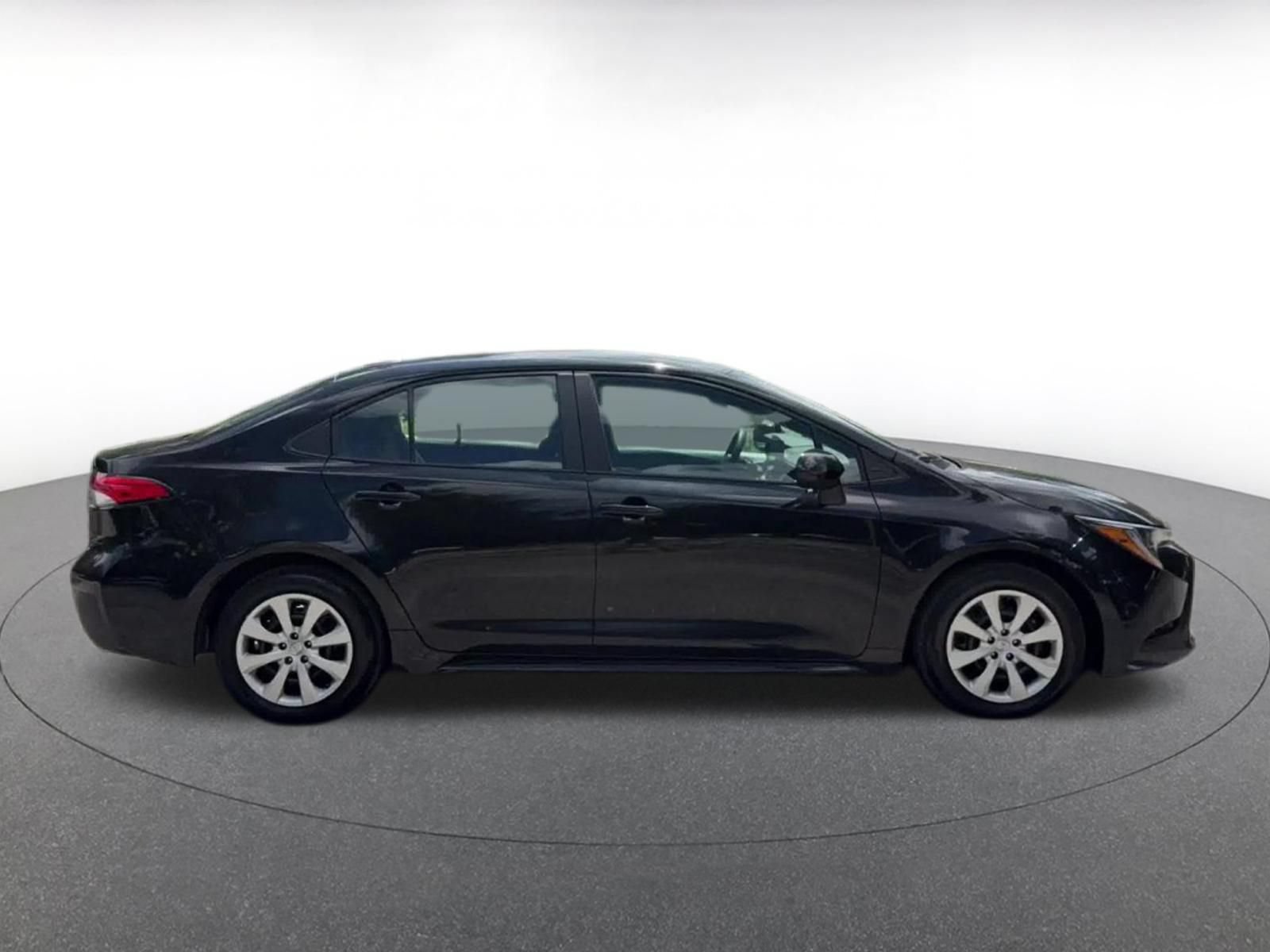 Used 2025 Toyota Corolla LE FWD image 15