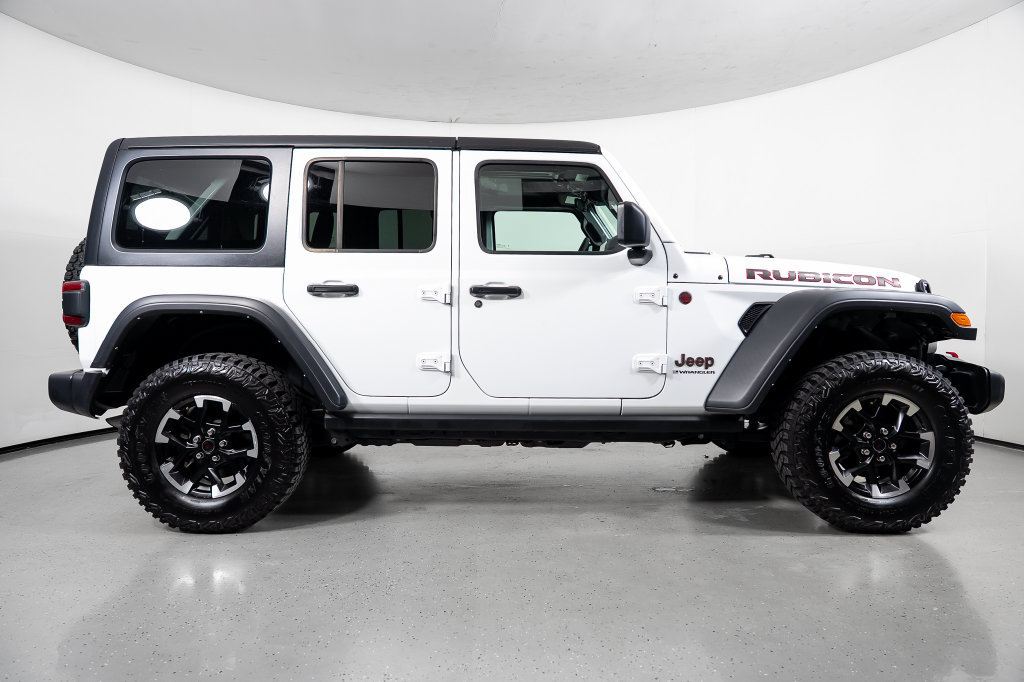 Used 2025 Jeep Wrangler Unlimited Rubicon AWD/4WD image 3