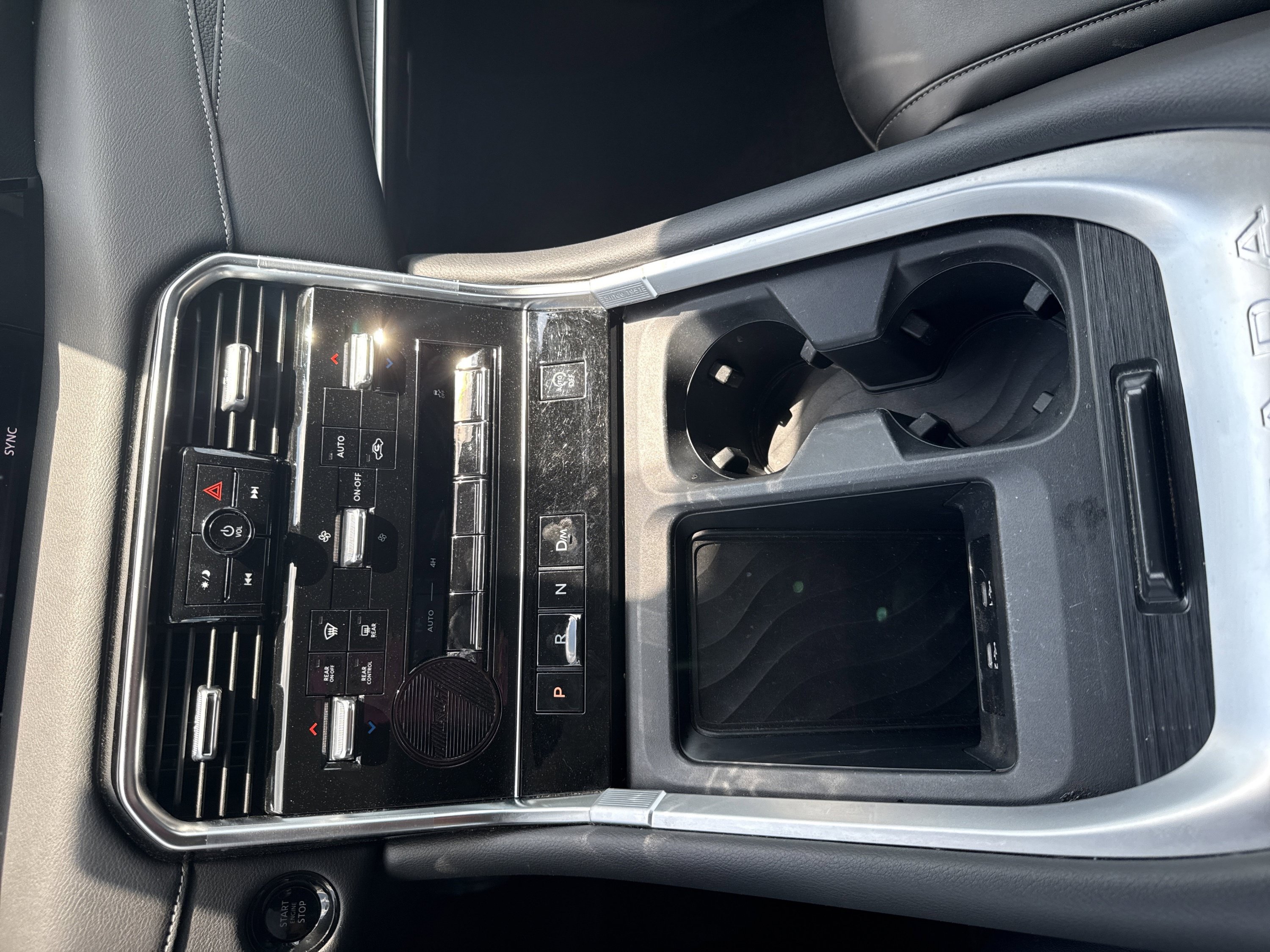 Used 2025 Nissan Armada SV AWD/4WD image 18
