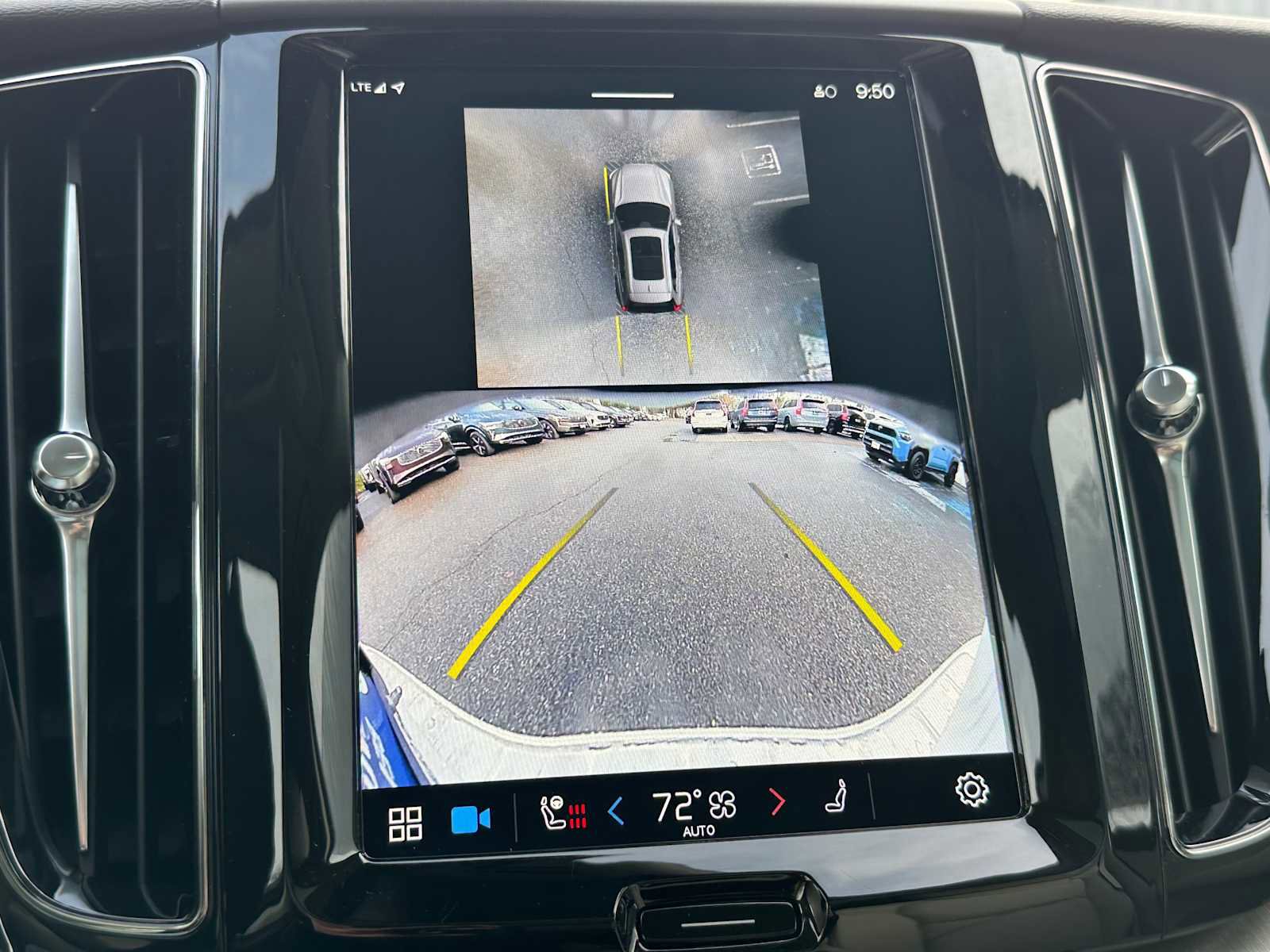 Used 2025 Volvo XC60 B5 Plus w/ Protection Package Premier image 26