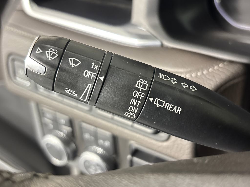 Used 2021 GMC Yukon Denali w/ Denali Premium Package image 17