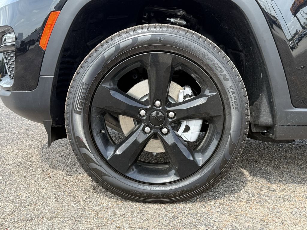 New 2025 Jeep Grand Cherokee Limited w/ Black Appearance Package AWD/4WD image 9