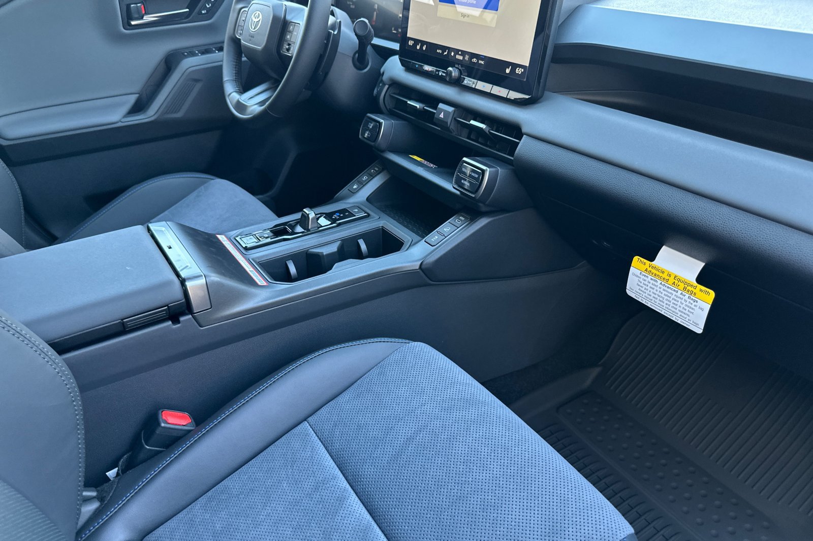 New 2026 Toyota RAV4 XSE w/ Panoramic Sun Roof Package AWD/4WD image 18
