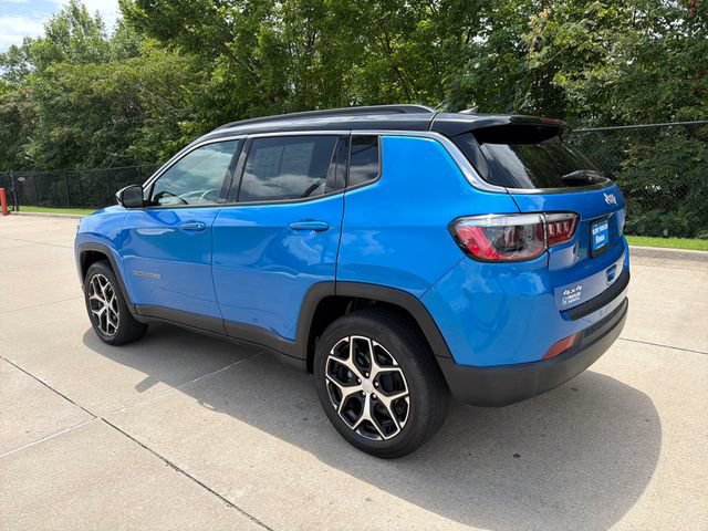Used 2024 Jeep Compass Limited AWD/4WD image 3