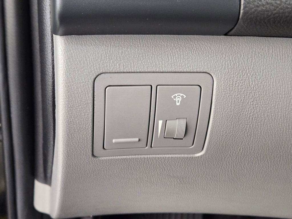 Used 2010 Hyundai Elantra GLS w/ Sunroof Pkg 3 image 33