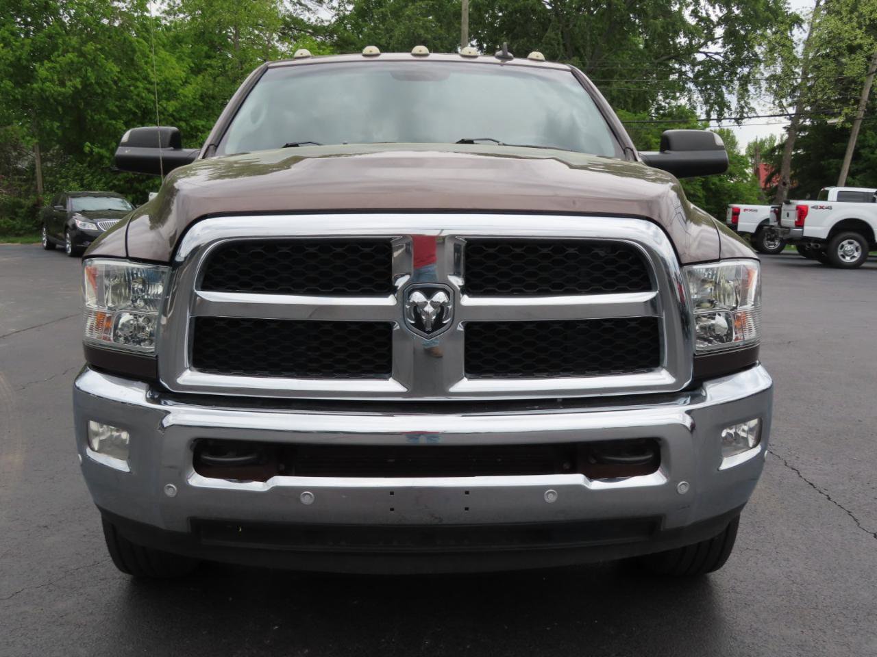 Used 2018 RAM 3500 SLT w/ Luxury Group AWD/4WD image 9