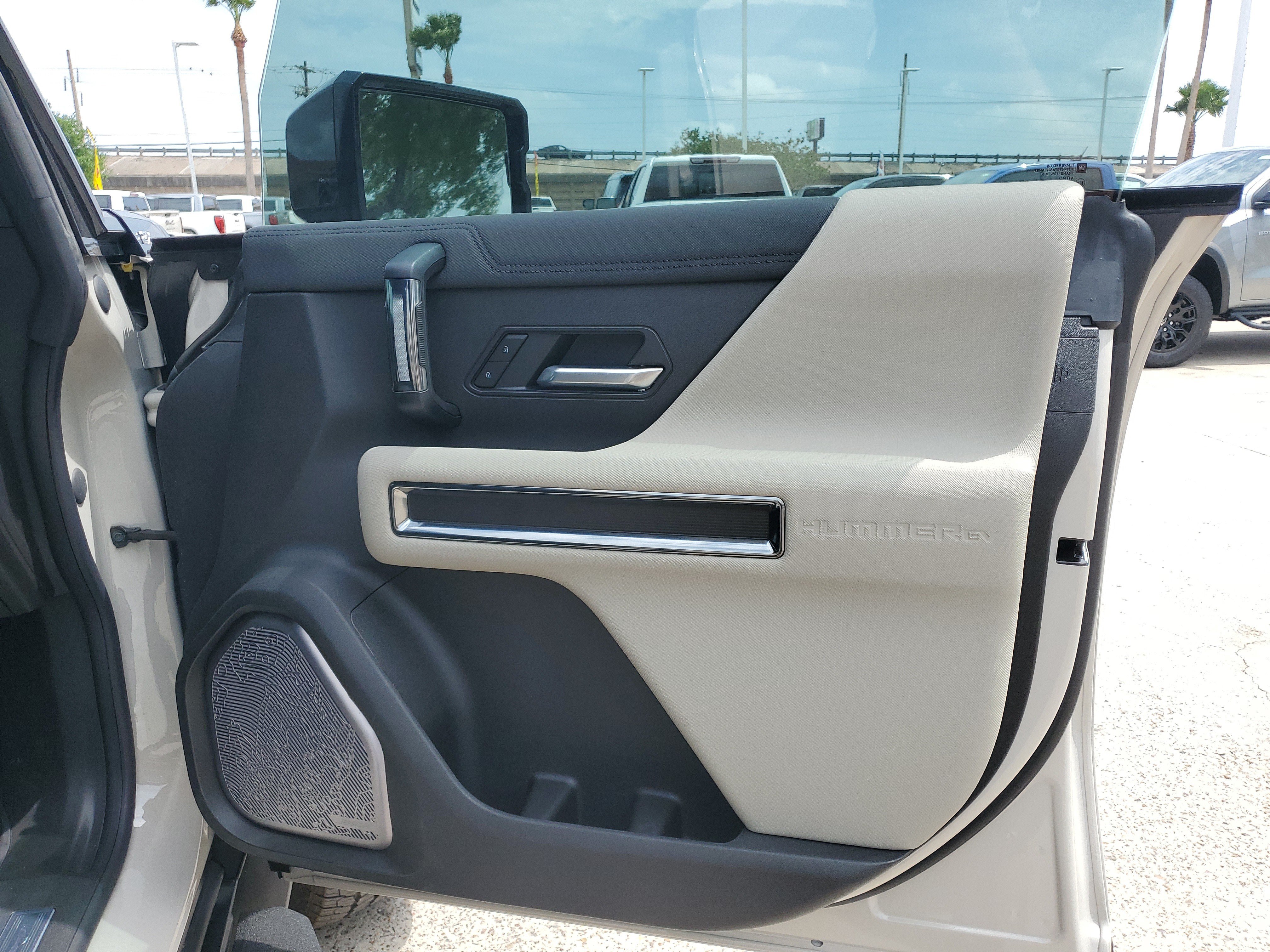 New 2026 GMC Hummer EV SUV w/ LPO, Roof Cross Rail Package AWD/4WD image 9