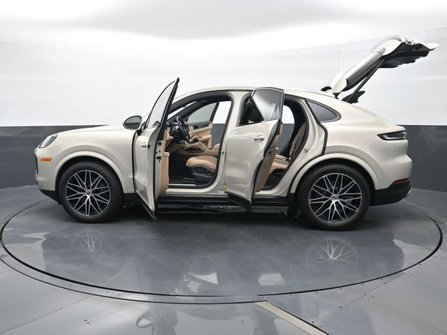 Certified 2025 Porsche Cayenne Coupe AWD/4WD image 30