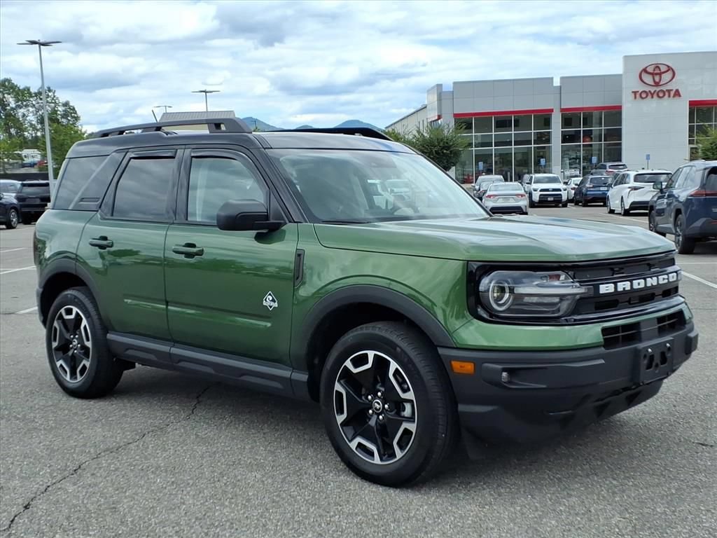 Used 2023 Ford Bronco Sport Outer Banks w/ Tech Package AWD/4WD image 2