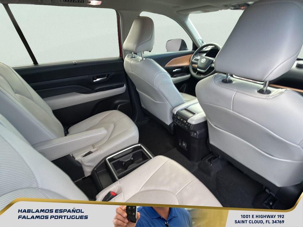 Used 2025 Toyota Grand Highlander AWD image 30