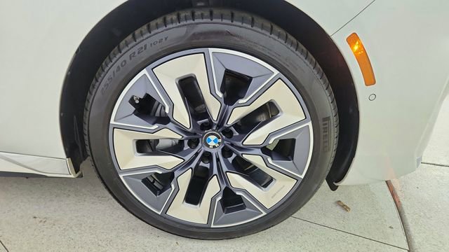 Used 2023 BMW i7 xDrive60 w/ Executive Package 2 image 62