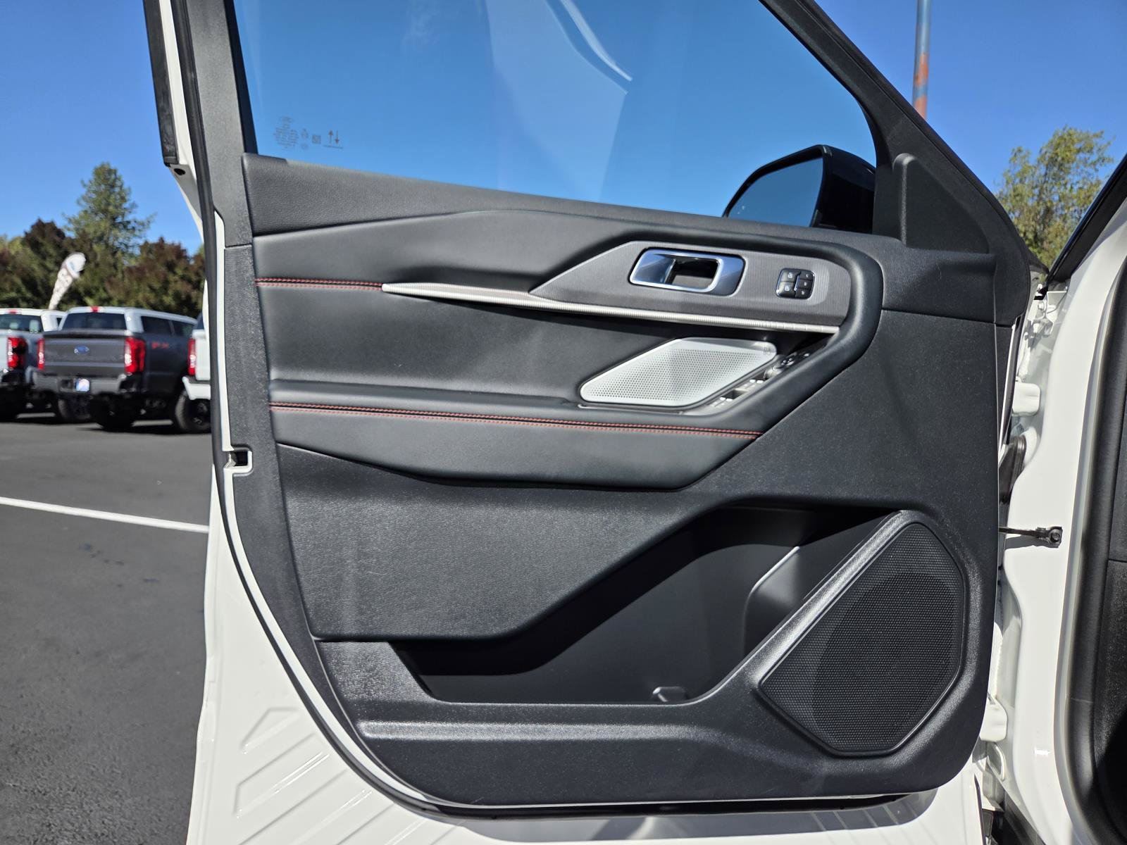 Used 2025 Ford Explorer ST w/ Sun And Sound Package AWD/4WD image 12