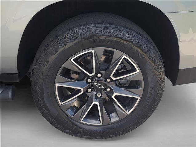 Used 2023 Chevrolet Suburban Z71 w/ Luxury Package AWD/4WD image 25