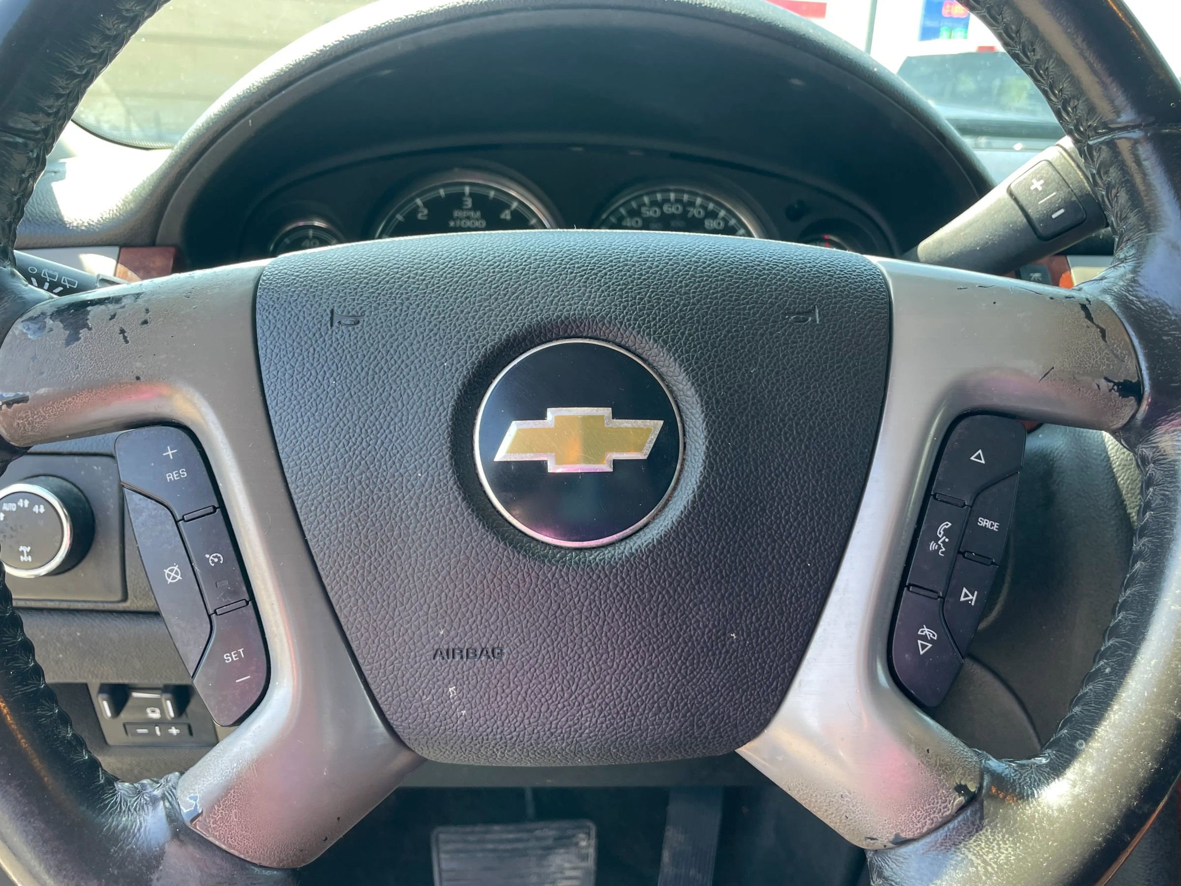 Used 2011 Chevrolet Suburban LTZ image 24