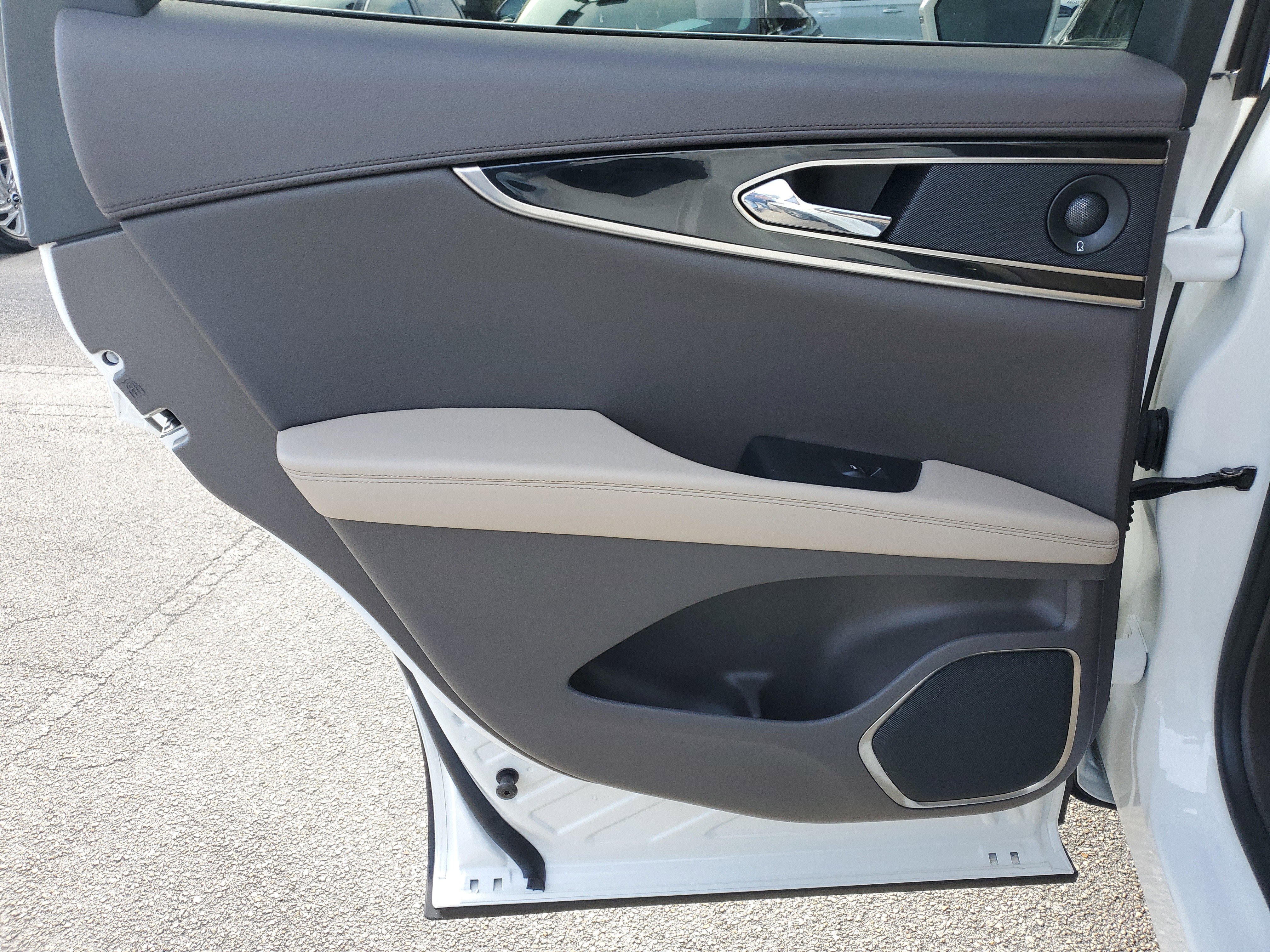 Certified 2022 Lincoln Nautilus Reserve w/ Equipment Group 201A image 10