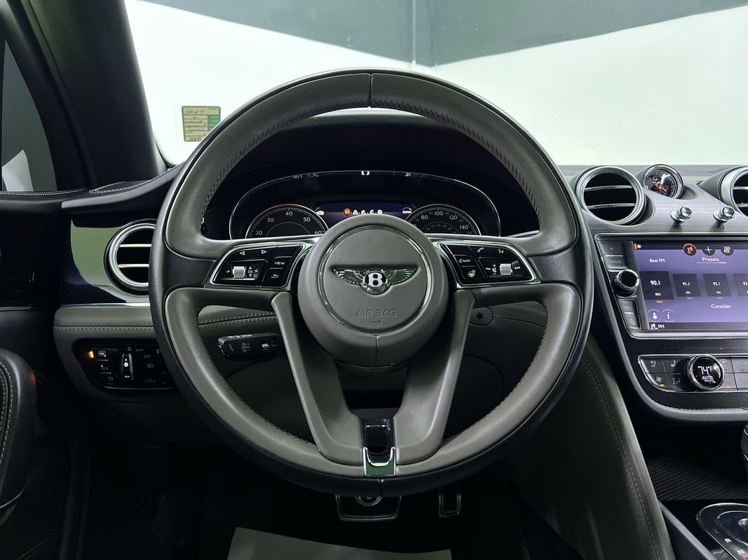 Used 2018 Bentley Bentayga AWD/4WD image 19