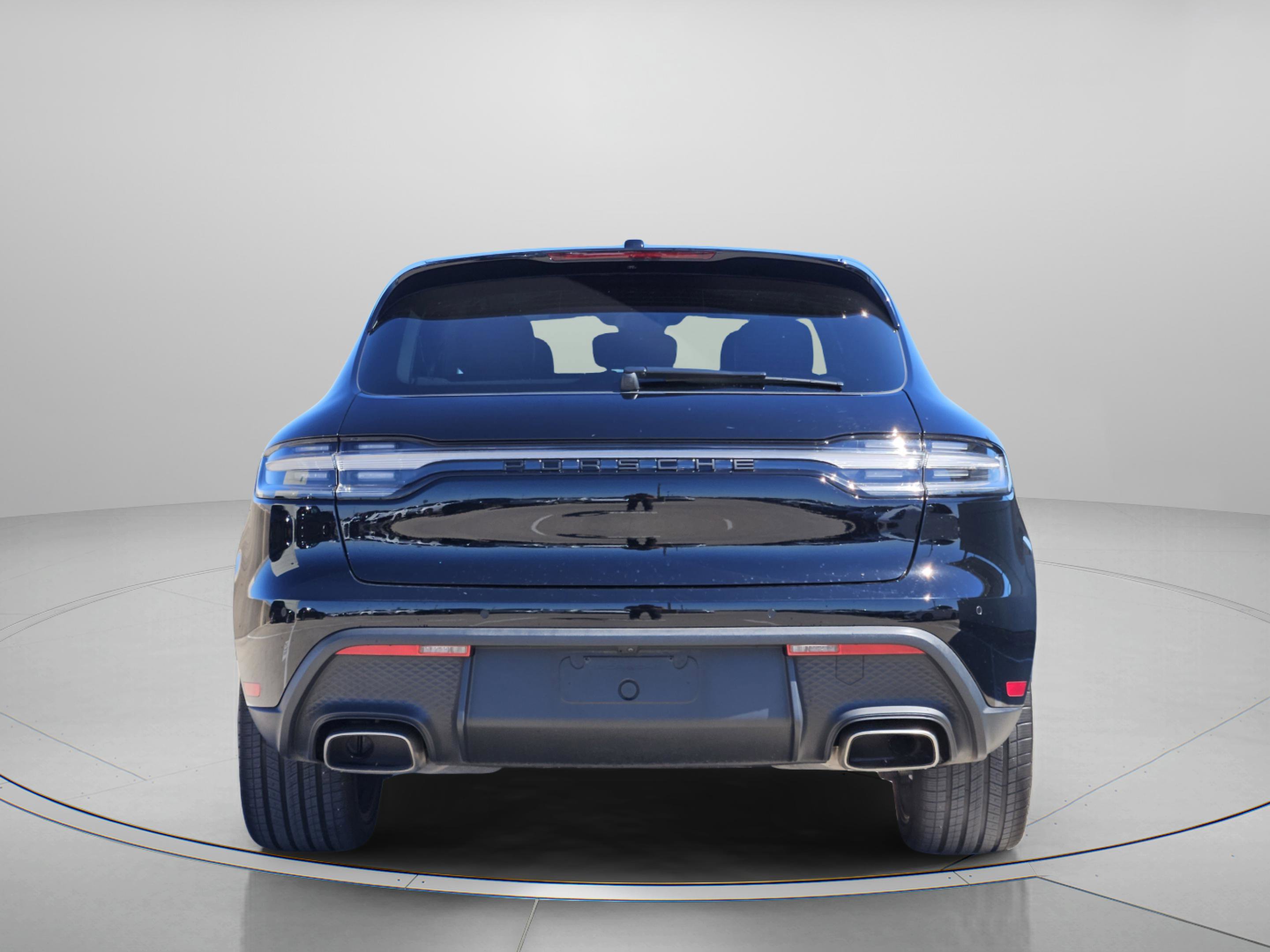 Certified 2023 Porsche Macan Turbo image 4