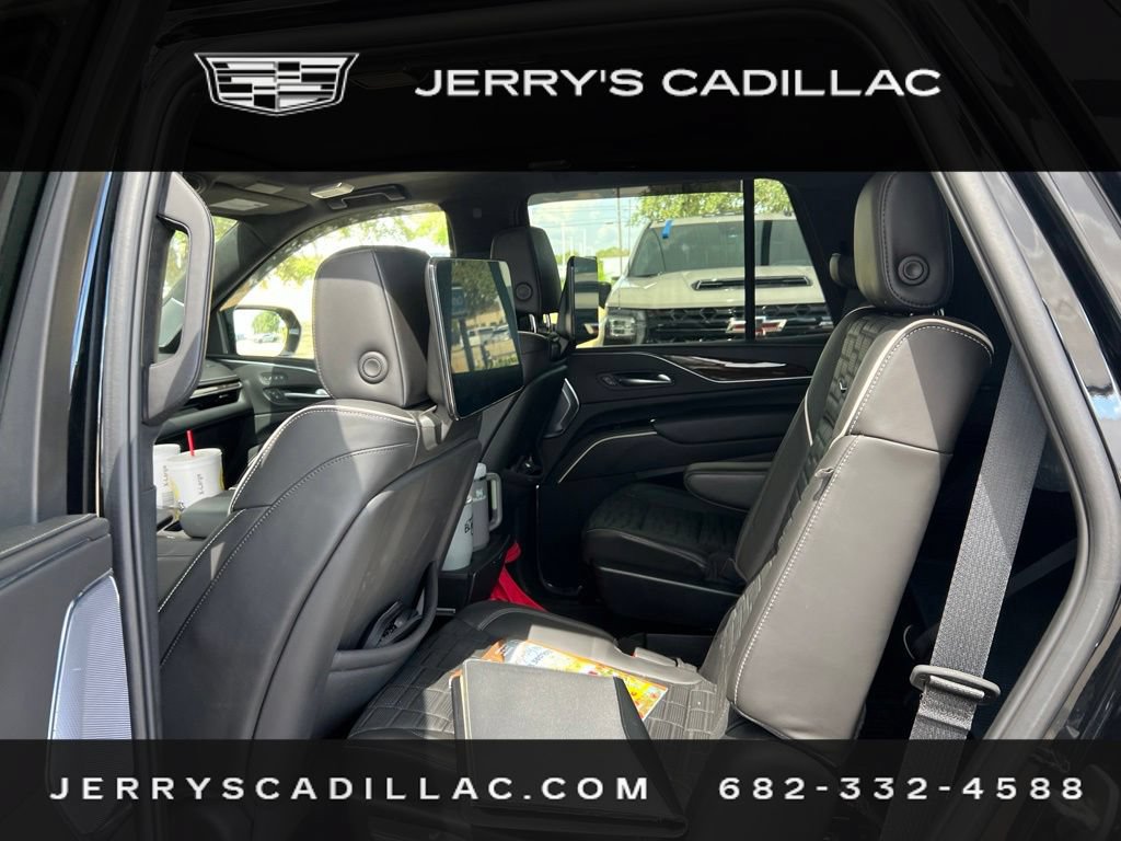 Used 2024 Cadillac Escalade Sport Platinum w/ LPO, ONYX Package AWD/4WD image 17