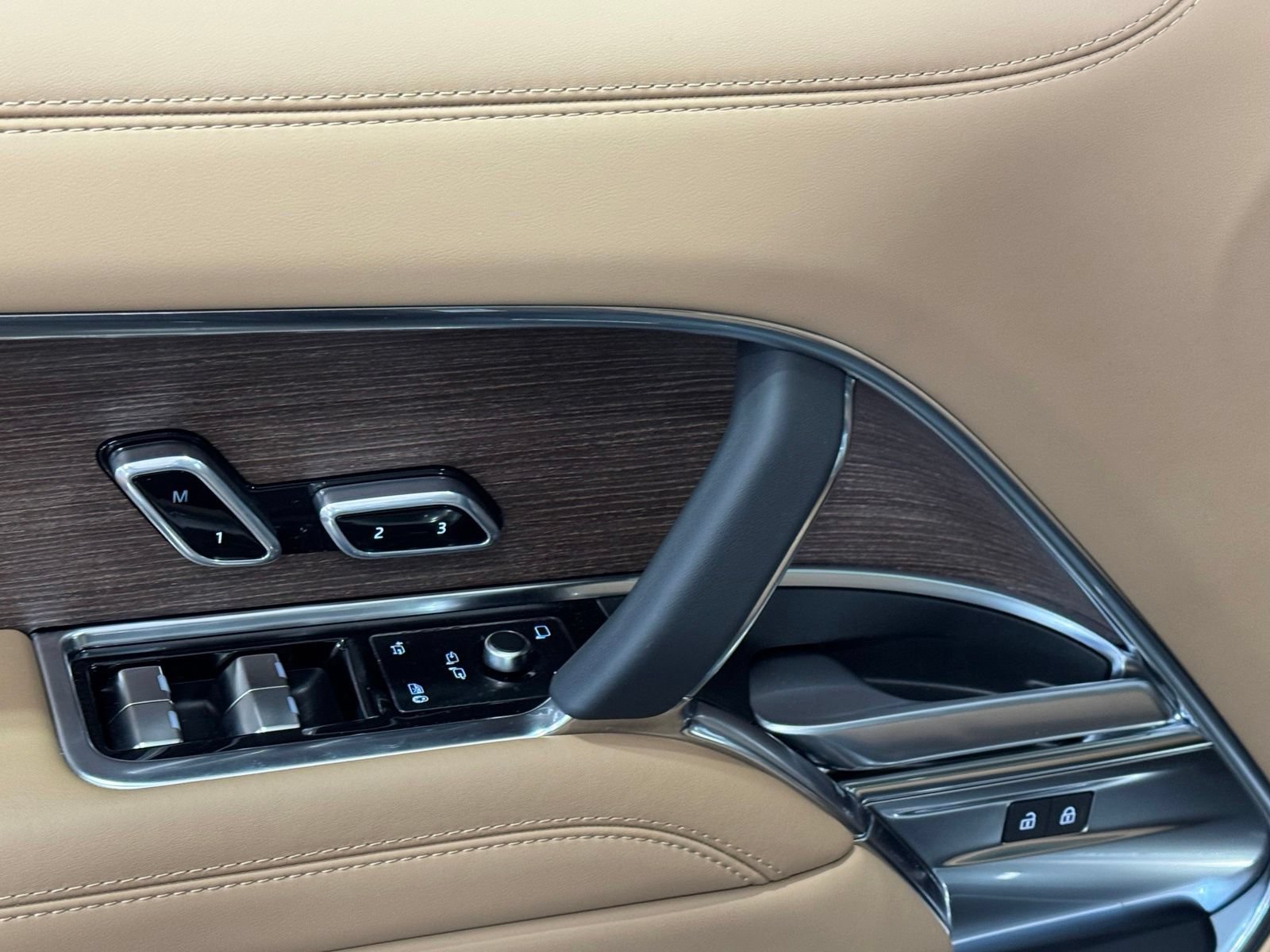 New 2026 Land Rover Range Rover SE AWD/4WD image 13