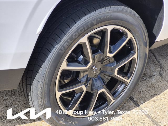 Used 2023 Chevrolet Suburban RST w/ Luxury Package RWD image 7