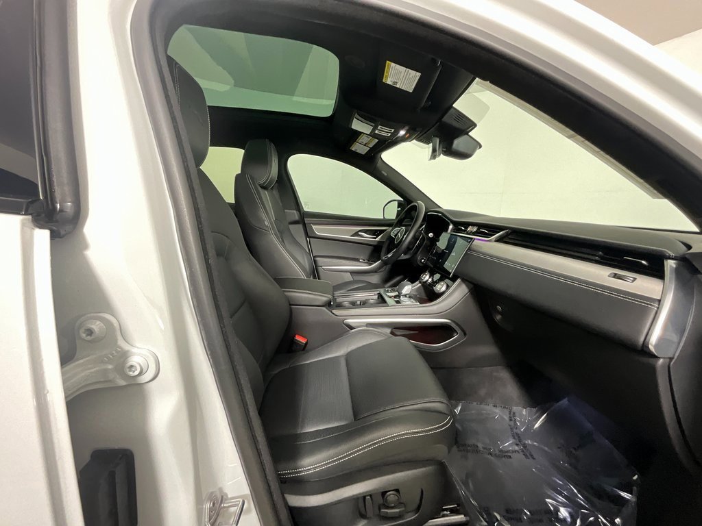 Used 2025 Jaguar F-PACE R-Dynamic S image 21