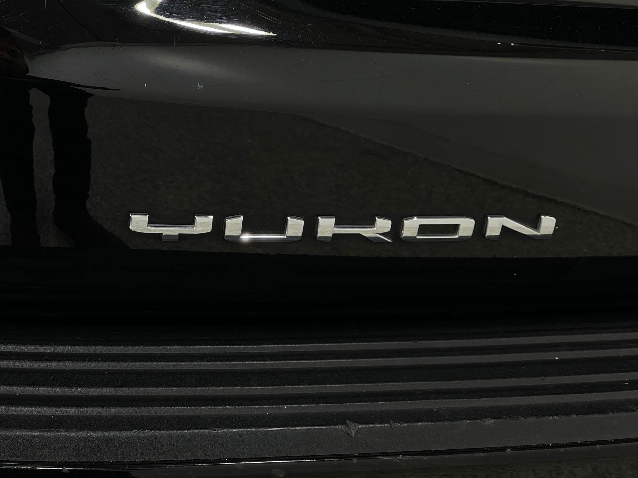 Used 2021 GMC Yukon AT4 w/ Technology Package AWD/4WD image 40