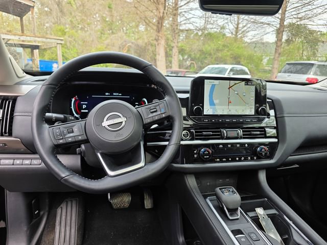 Used 2024 Nissan Pathfinder Platinum w/ Cargo Package image 13