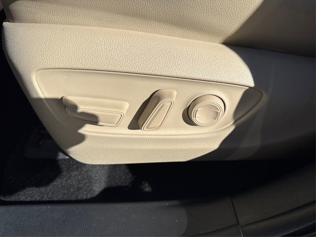 Used 2022 Toyota Highlander XLE image 42