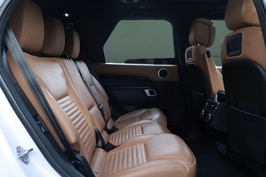 Used 2023 Land Rover Discovery S R-Dynamic AWD/4WD image 43