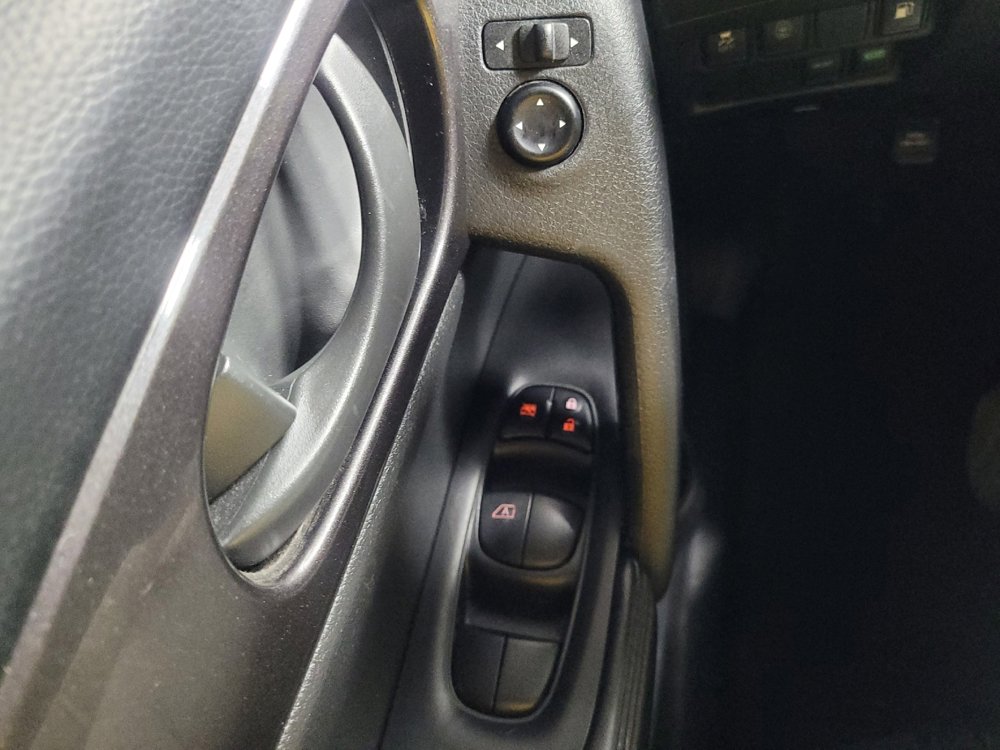 Used 2019 Nissan Rogue S image 27