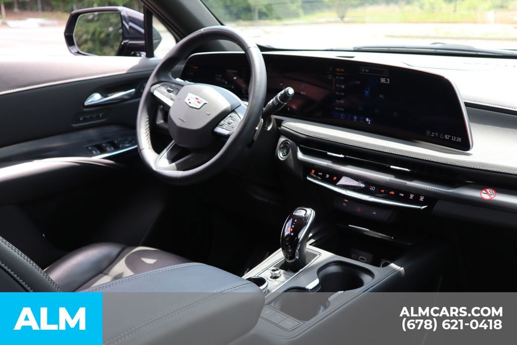 Used 2025 Cadillac XT4 Premium Luxury image 25