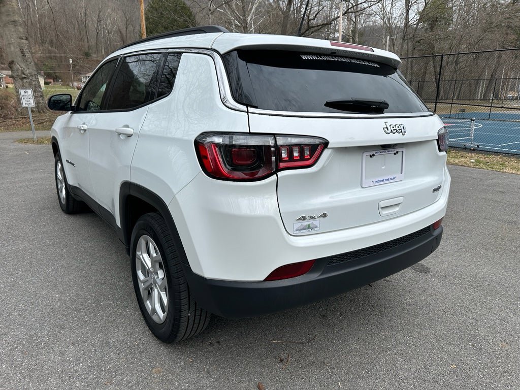 Used 2024 Jeep Compass Latitude image 6