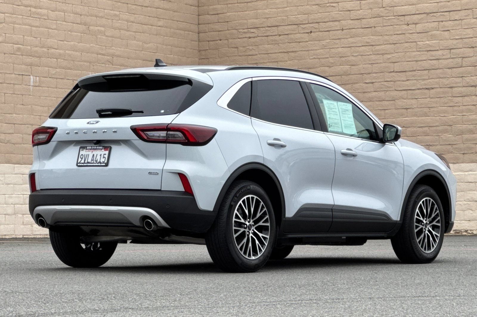Certified 2025 Ford Escape SE w/ PHEV Premium Package FWD image 6