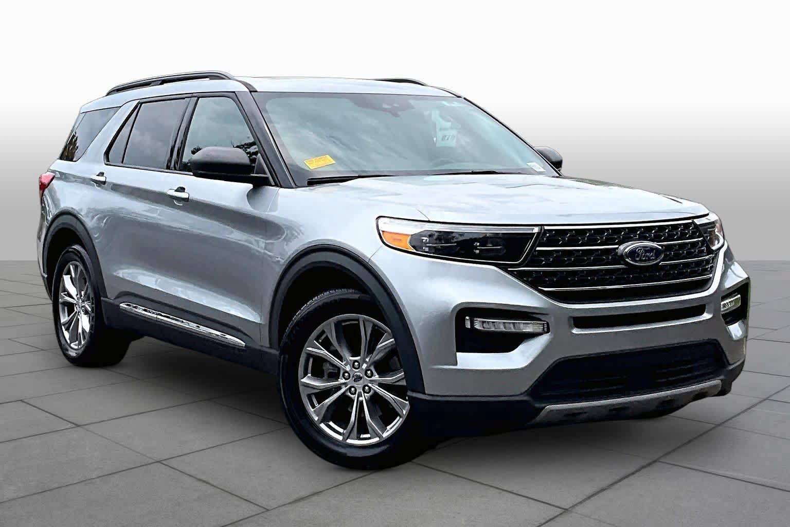 Used 2022 Ford Explorer XLT w/ Equipment Group 202A RWD image 3