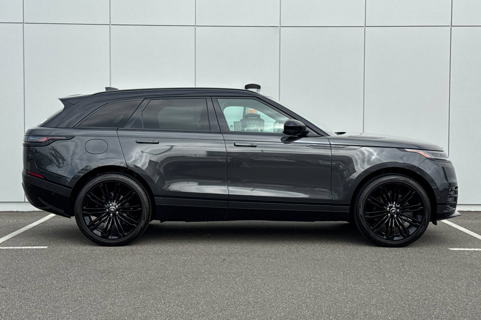 Certified 2026 Land Rover Range Rover Velar Dynamic SE AWD/4WD image 6